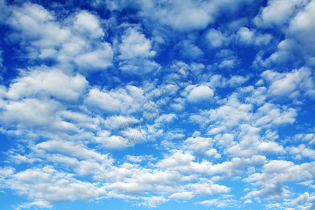 蓝天和层层云图片
