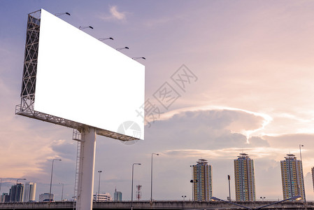 建筑的大型空白广告牌在图片