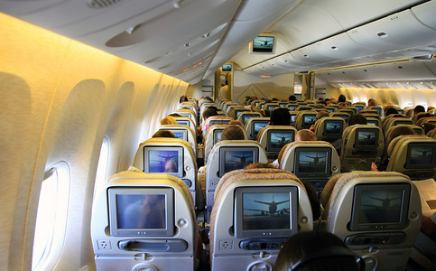 一架载有乘客的飞机内部图片