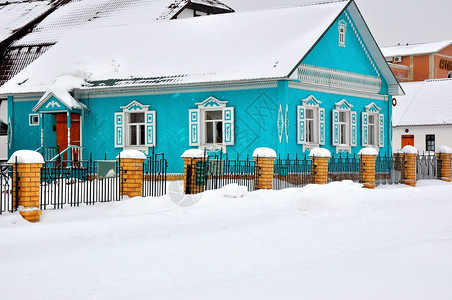 村里的冬天小屋图片