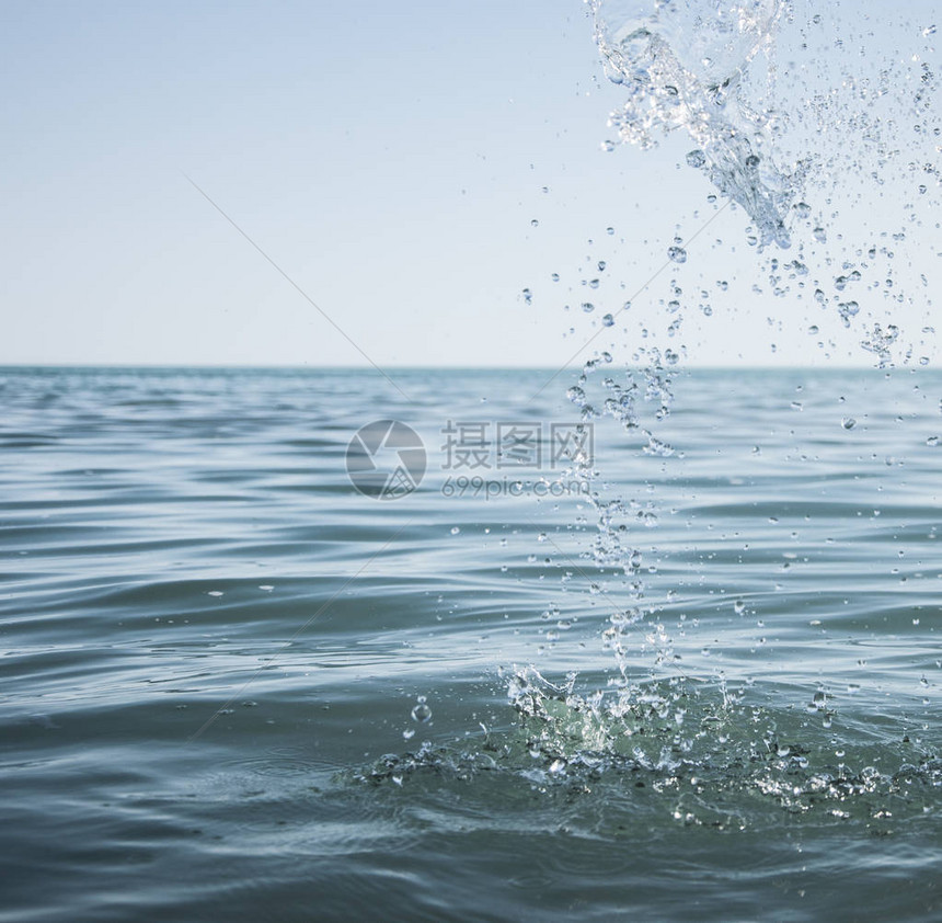 海水溢出图片