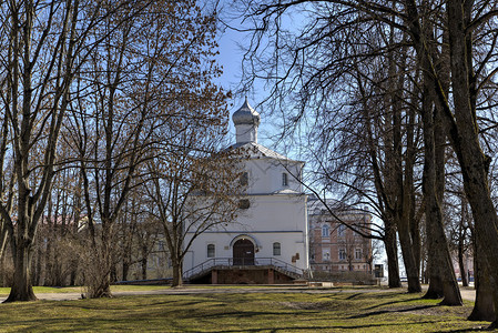市场上的圣乔治教堂俄罗斯图片
