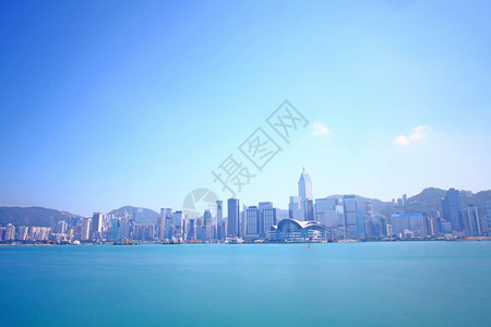 沿海岸线的香港天际线图片