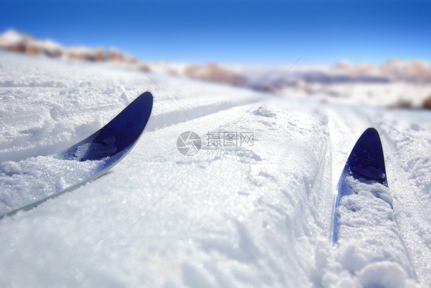 越野滑雪近景图片