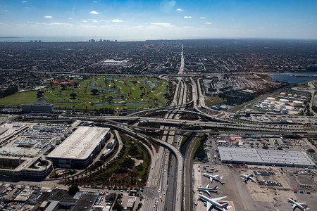 佛罗里达州迈阿密机场航空中观察飞图片
