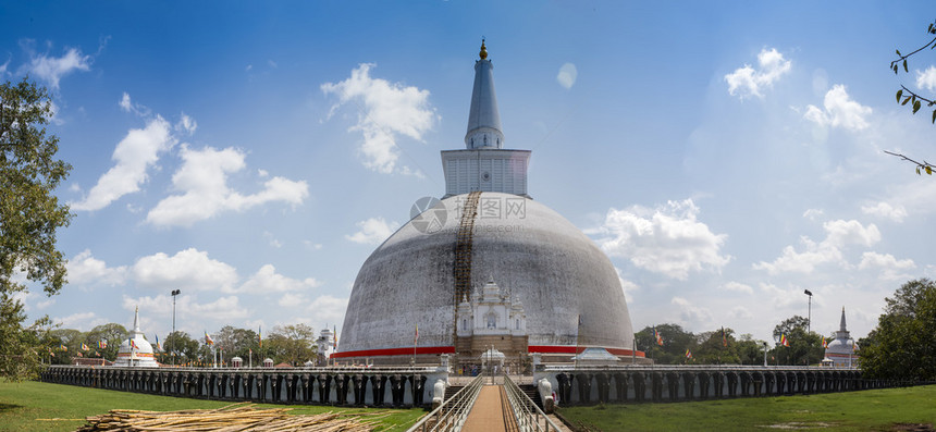 斯里兰卡Polonnaruwa古老王国后方的废墟中最大的佛教高原图片