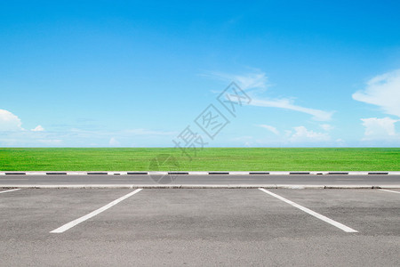 空旷的停车场与天空景观图片