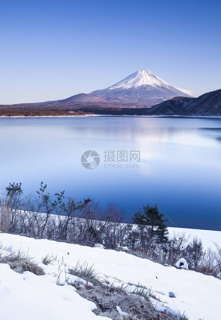 冬季富士山和Motosu图片