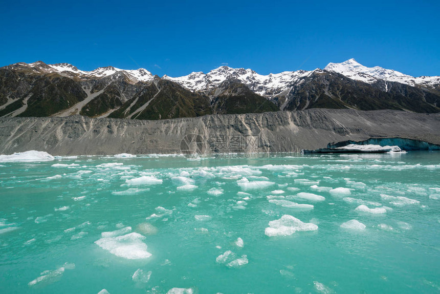 由新西兰南岛库克山公园熔化的塔斯曼冰川所创造的美丽的土库图片