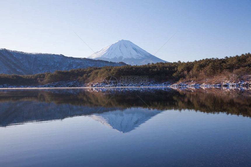 冬天的西湖和富士山图片