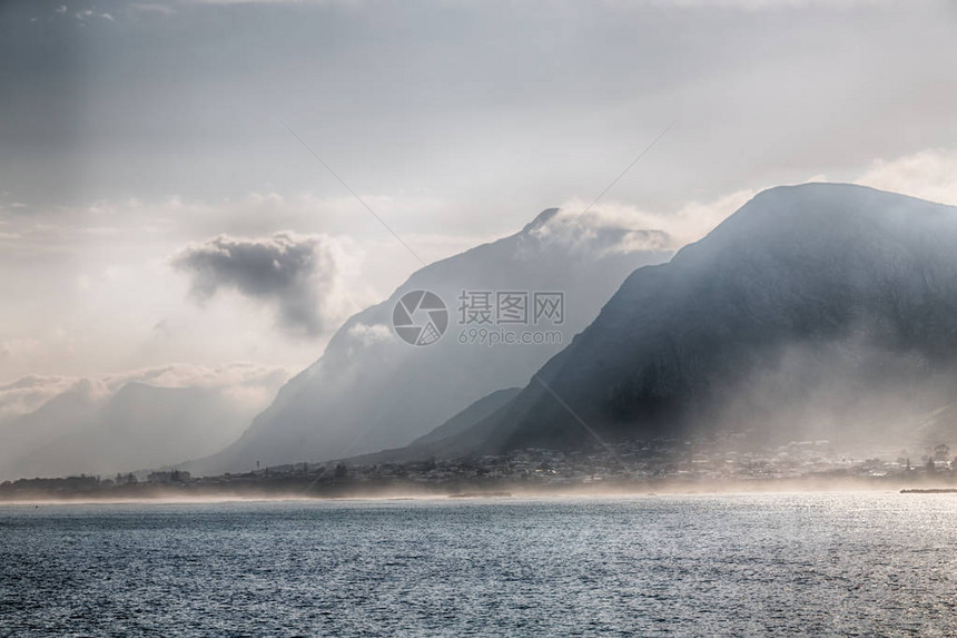 南非洲海岸线的模糊度在希望和光明的斗篷附图片