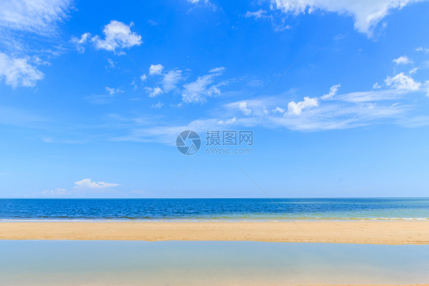 泰国有美丽的天空海滩和热带海充满了图片