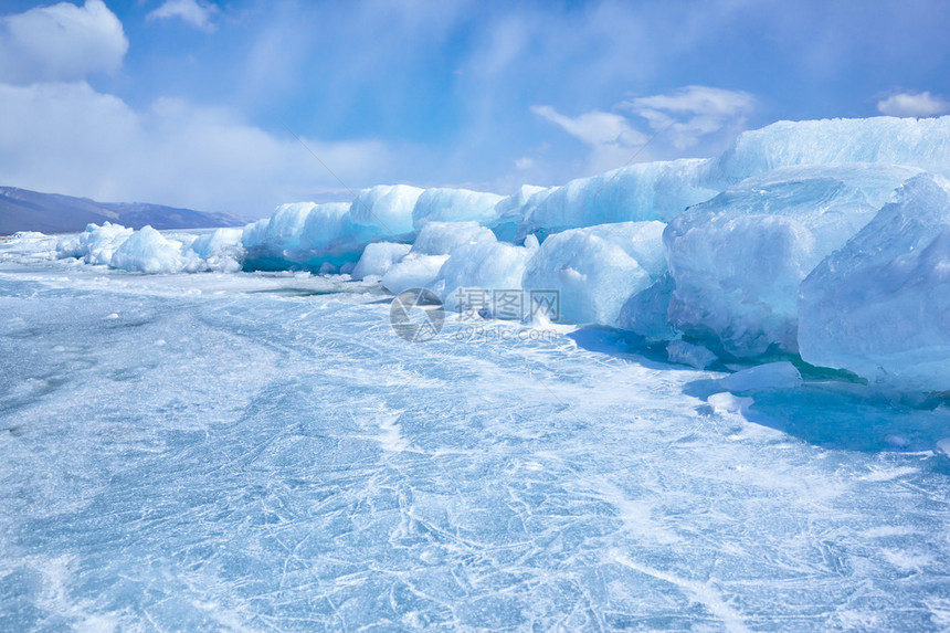 冬季冷冻的比基卡尔湖图片