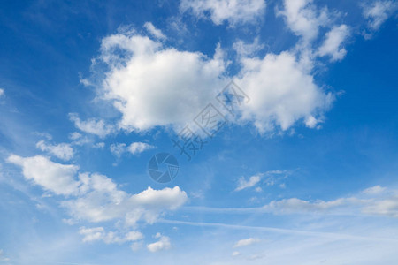 地平线上的云景天堂背景图片