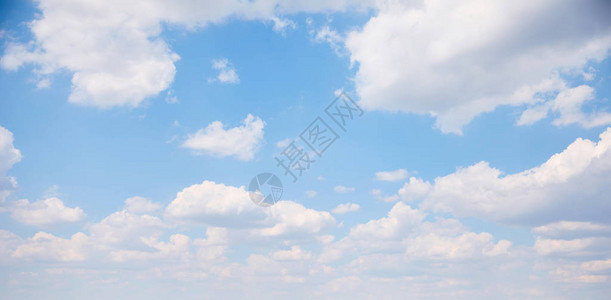 美丽的蓝天白云全景图片