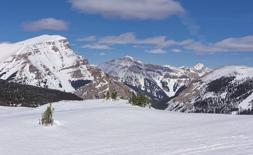 山滑雪胜地班夫公园加拿大艾伯塔省在一个阳图片