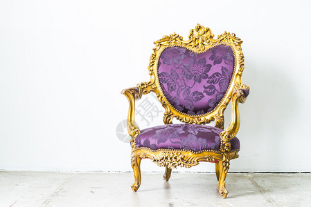 紫色旧沙发图片