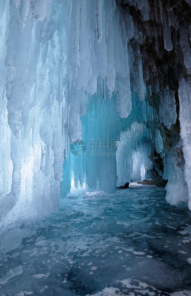 冬季西伯利亚Baikal湖的Olk图片