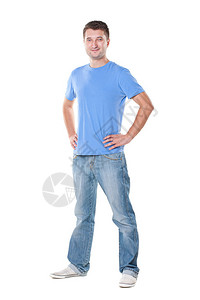 穿着蓝色T恤衫的青年男子站在白图片