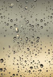 玻璃表面的水滴摘图片