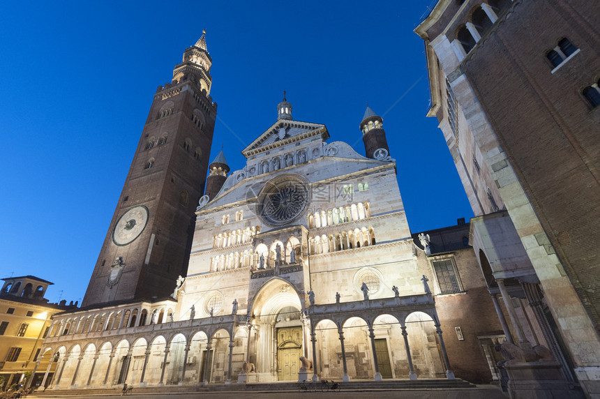中世纪Cremona大教堂意大利隆图片