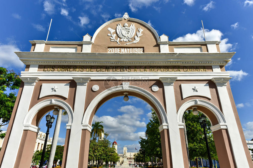 古巴西恩富戈斯JoseMartiPark的Triumph拱门图片