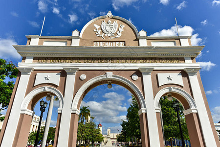 古巴西恩富戈斯JoseMartiPark的Triumph拱门图片