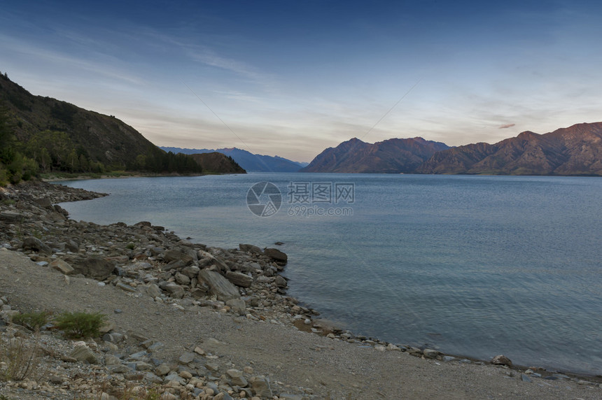 位于新西兰奥塔戈地区的Hawea湖是一个受欢迎的度假胜地图片