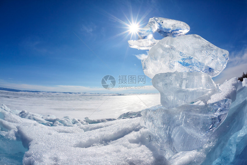 贝加尔湖冬季的冰河图片