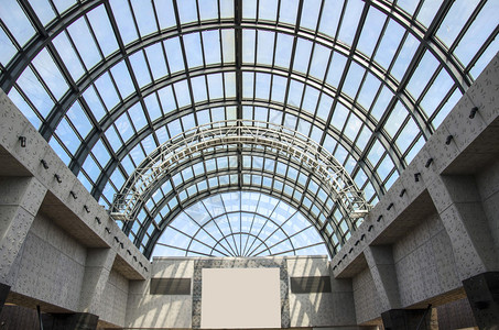 现代商场大楼内部的金属细节天花板结构等图片