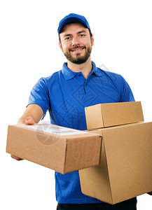 送货服务快递员给纸板装运箱图片