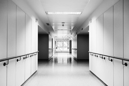 一家健康医院的走廊图片