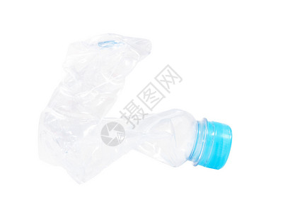 白色背景上皱巴的蓝色塑料瓶背景图片