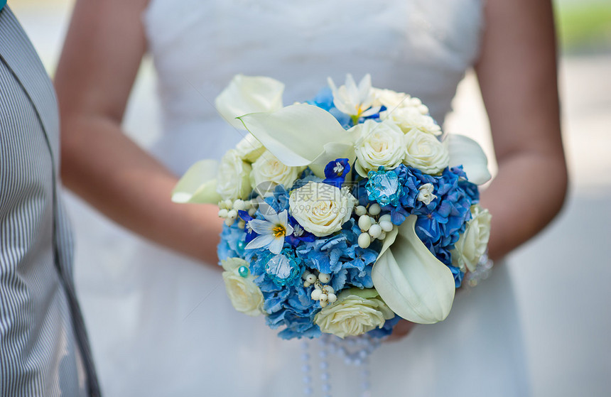 蓝色风格的婚礼新娘花束图片