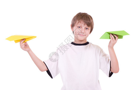 有纸飞机的小漂亮男孩图片
