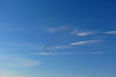 蓝天白云夏日空气自然图片