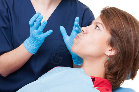 牙医办公室的僵硬病人不想张开嘴图片