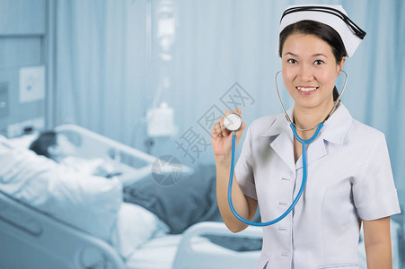 亚洲护士在背景模糊的病人室图片