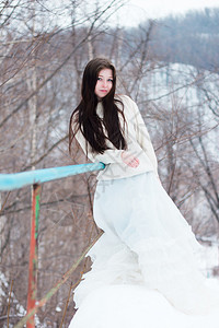 冬天风景上穿白衣图片