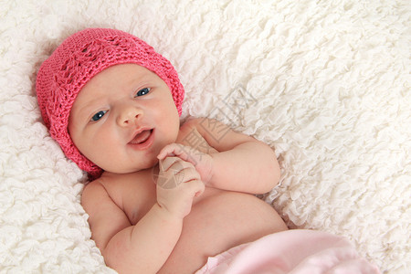 蓝眼睛的新生女婴图片