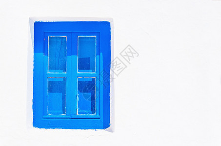 标志蓝色木窗靠在清晰的白墙上希腊海岛的典图片