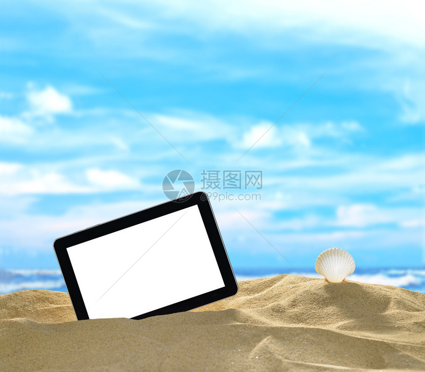 沙滩上蓝海和天空的平图片