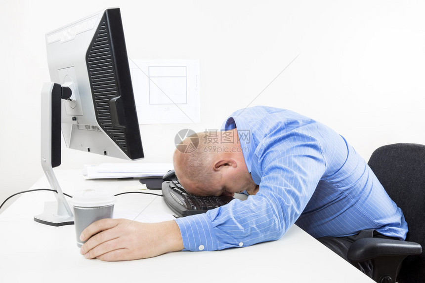 办公室工人或头顶在键盘上的商人疲惫劳图片
