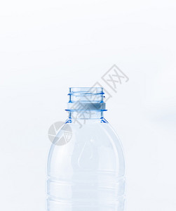没有水的透明塑料水瓶图片