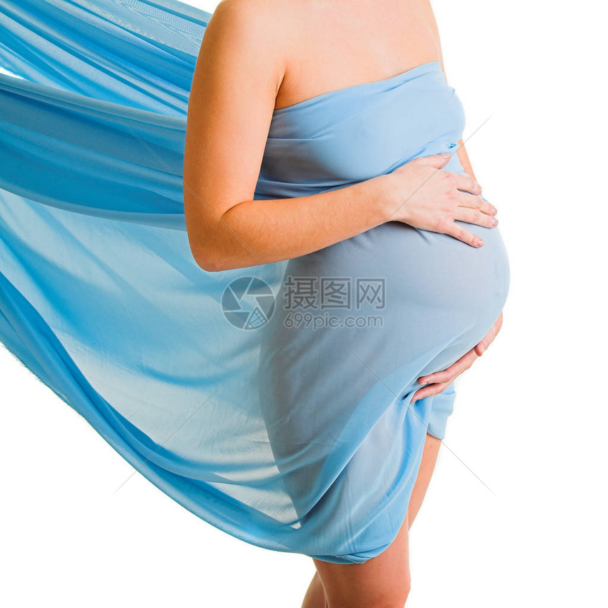 吹蓝色透明雪纺披肩的年轻孕妇站图片