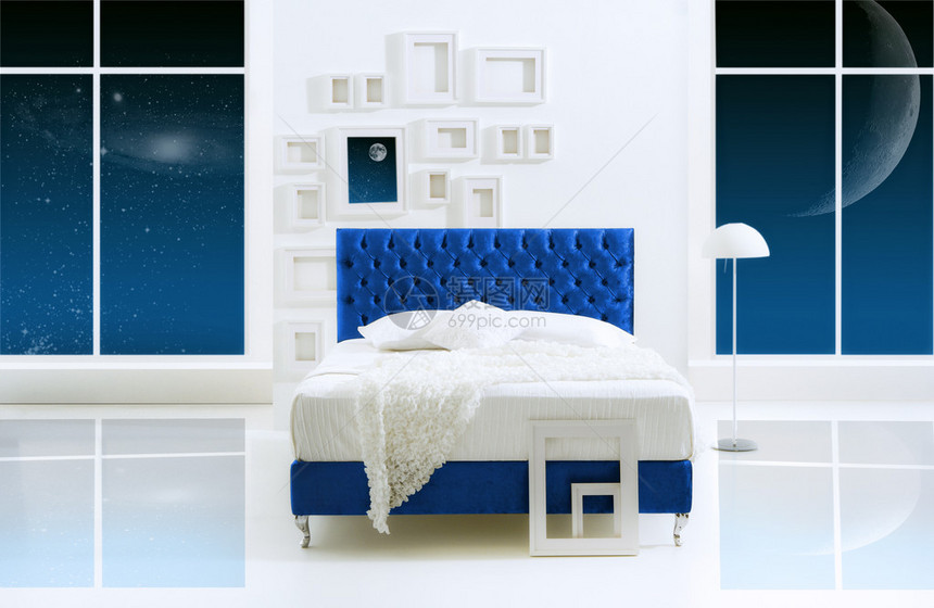新的巴罗克床进入白色卧室以超真实的图片