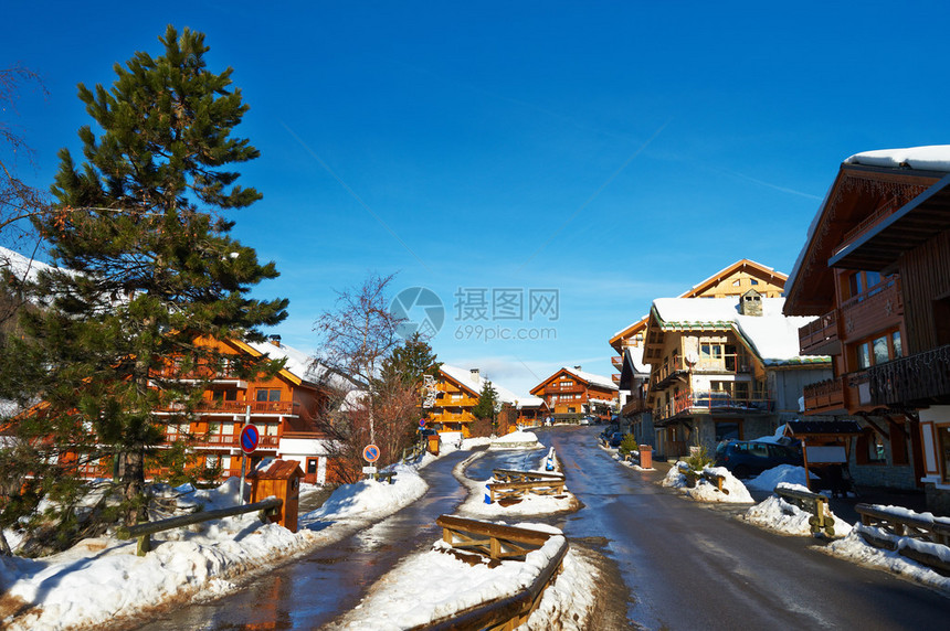 冬季雪山滑雪度假胜地法国阿尔卑斯山脉M图片