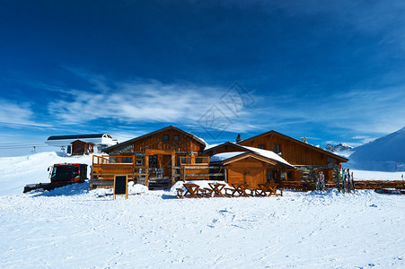 山地滑雪胜地图片