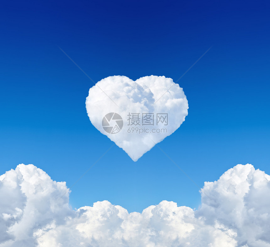 蓝天云中的心图片