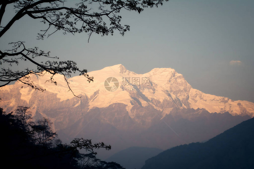 Himal风景从Annapurna巡回图片